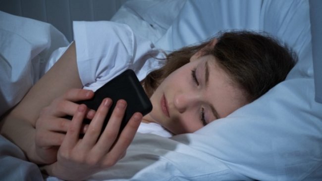 Мобильный на ночь лучше выключать - «Здоровая жизнь»