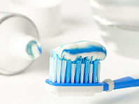Необычные зубные пасты способствуют разрушению зубов - «Здоровая жизнь»