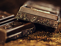 Темный шоколад улучшает настроение и убирает симптомы депрессии - «Здоровая жизнь»