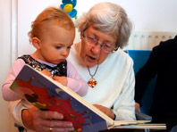 Внуки могут спасти пожилых людей от социальной изоляции и деменции - «Здоровая жизнь»