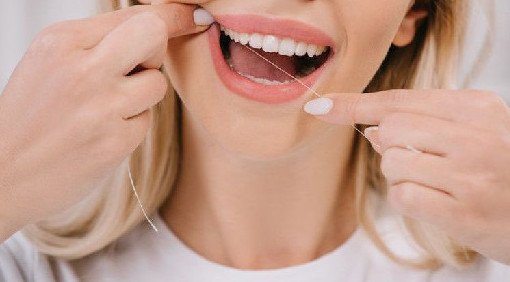 Нужно ли пользоваться зубной нитью и как это делать правильно - «Стоматология»