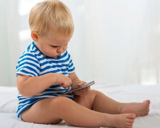 Большинство детей получают смартфоны к 7 годам - «Педиатрия»