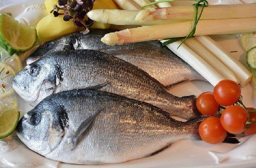 Nutrients: употребление большего количества рыбы помогает снизить риск сердечно-сосудистых заболеваний - «Новости Медицины»