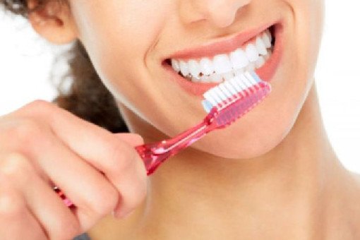 Почему опасно не чистить зубы перед сном - «Стоматология»
