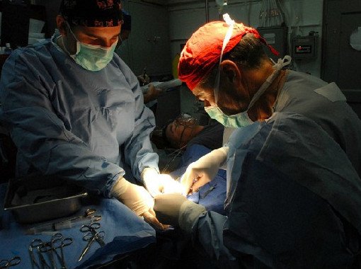 В Кемерово врачи извлекли из кишечника девочки полметра волос - «Хирургия»