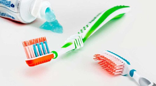 Стоматолог Тюрин рассказал о пользе дорогих зубных щеток - «Стоматология»