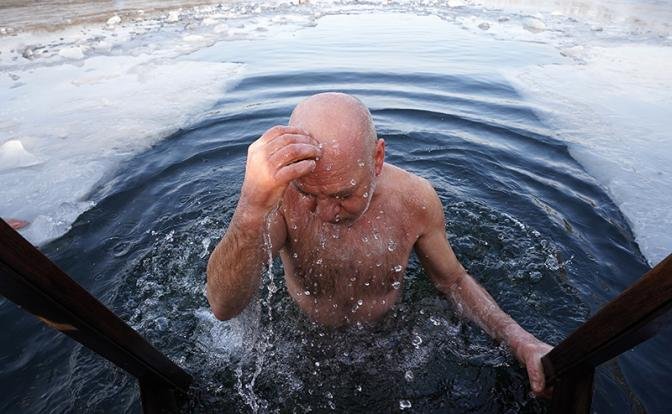 Крен моржовый – почему ледяная купель больше привлекает пожилых - Свободная Пресса - Медицина и здоровье. Моржевание и закаливание. Здоровый образ жизни. ЗОЖ. Новости России и мира - «Новости Медицины»